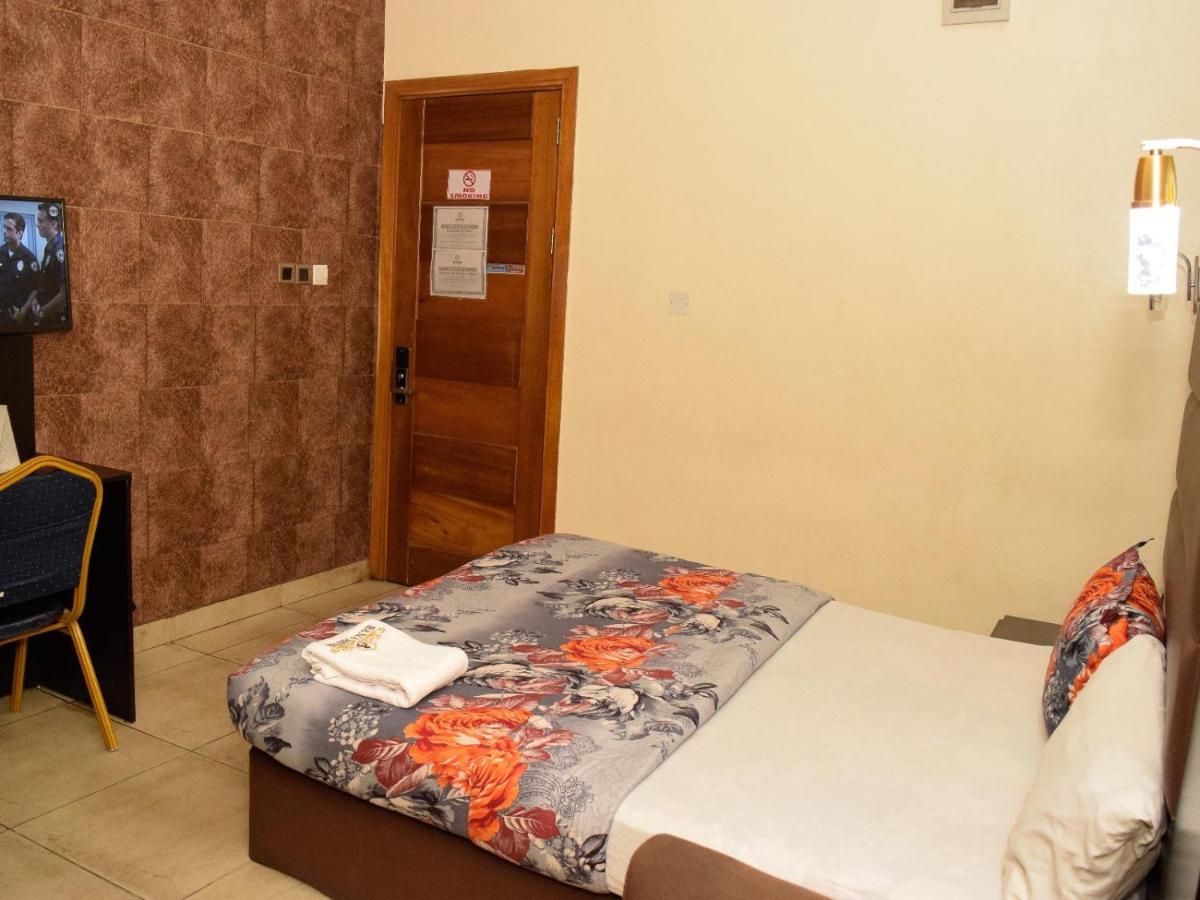 Bana Hotel & Suites Lagos Ngoại thất bức ảnh