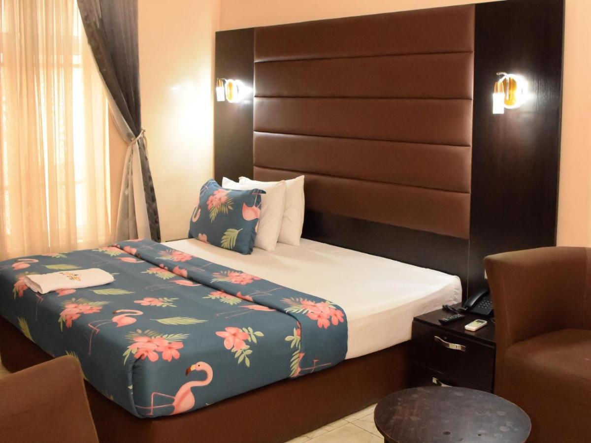 Bana Hotel & Suites Lagos Ngoại thất bức ảnh
