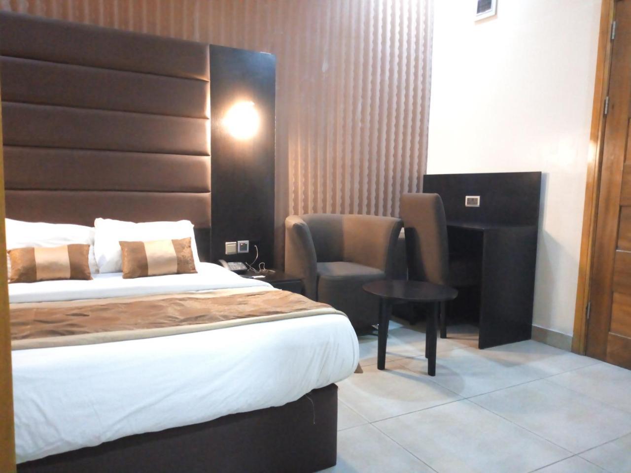 Bana Hotel & Suites Lagos Ngoại thất bức ảnh