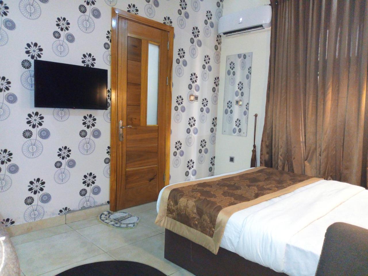 Bana Hotel & Suites Lagos Ngoại thất bức ảnh