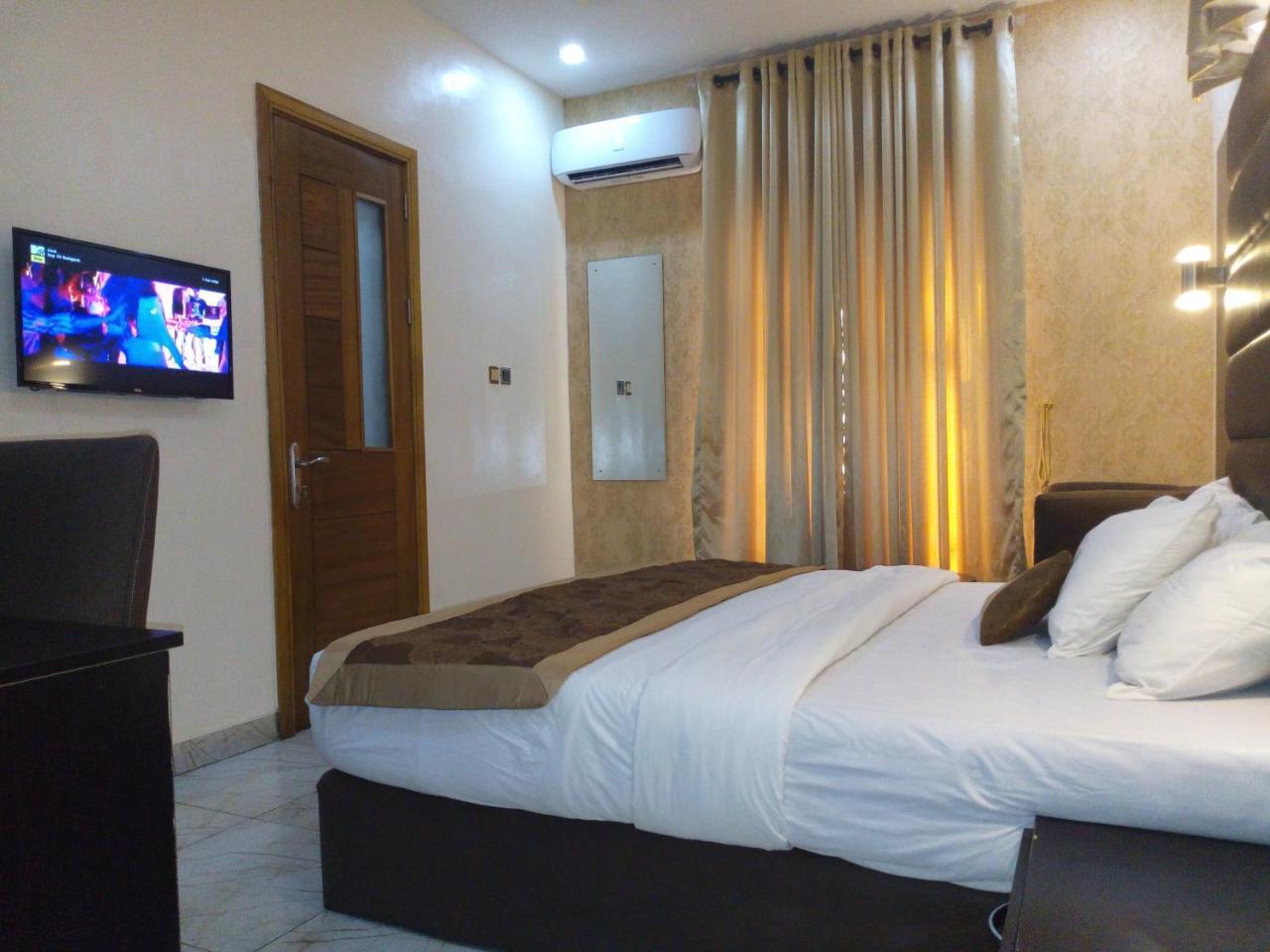 Bana Hotel & Suites Lagos Ngoại thất bức ảnh