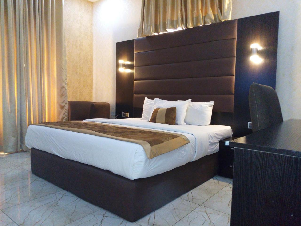 Bana Hotel & Suites Lagos Ngoại thất bức ảnh