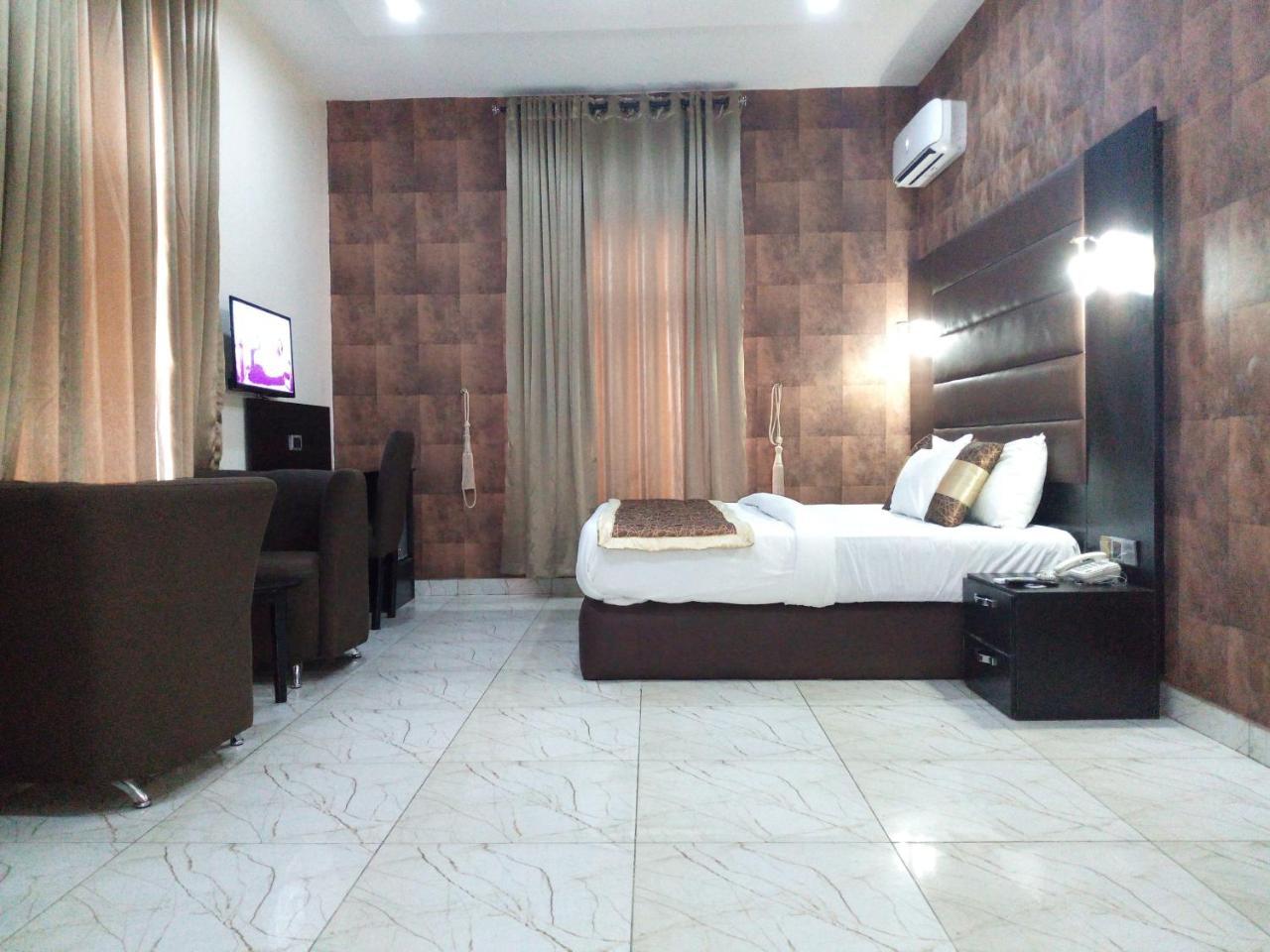 Bana Hotel & Suites Lagos Ngoại thất bức ảnh
