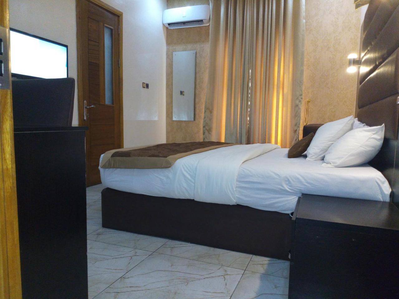 Bana Hotel & Suites Lagos Ngoại thất bức ảnh