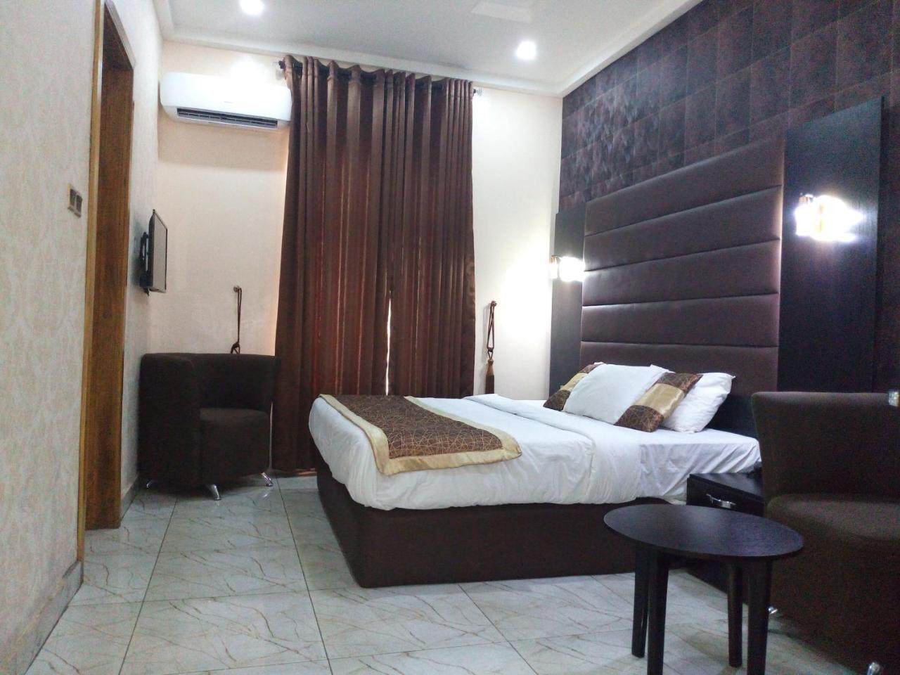 Bana Hotel & Suites Lagos Ngoại thất bức ảnh