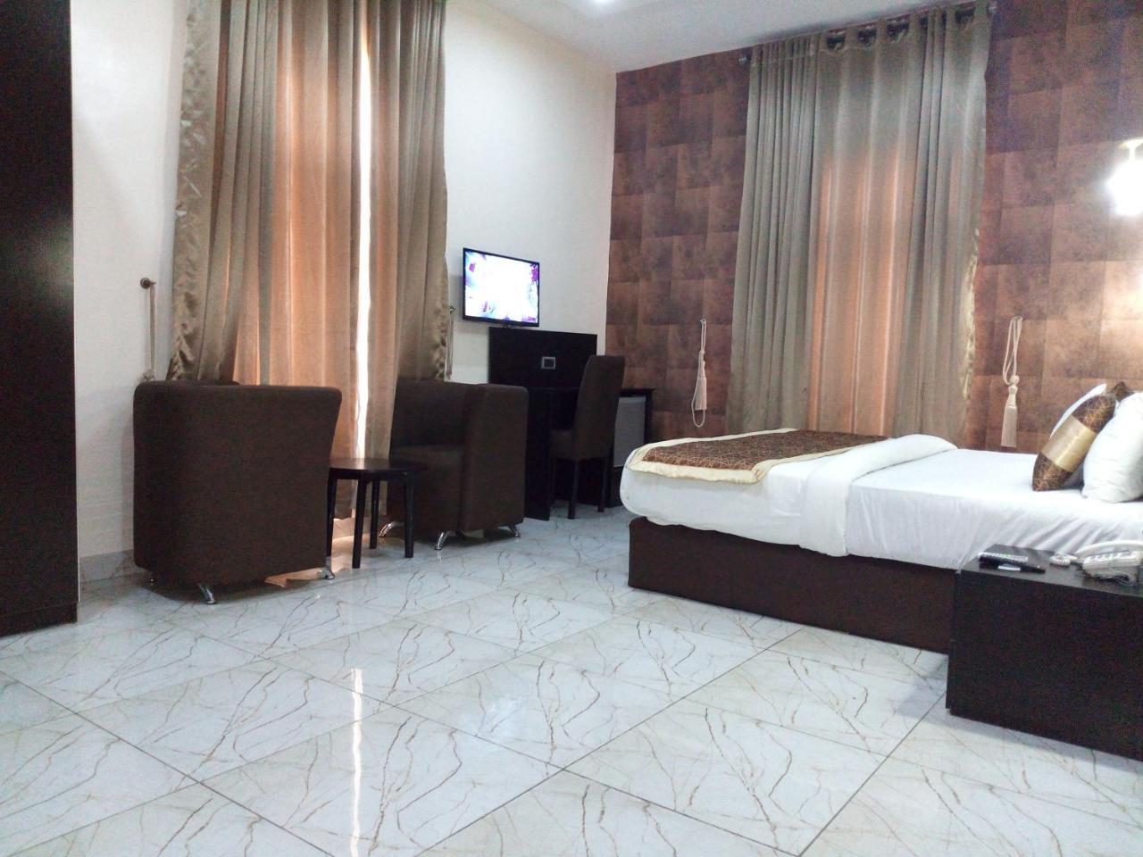 Bana Hotel & Suites Lagos Ngoại thất bức ảnh