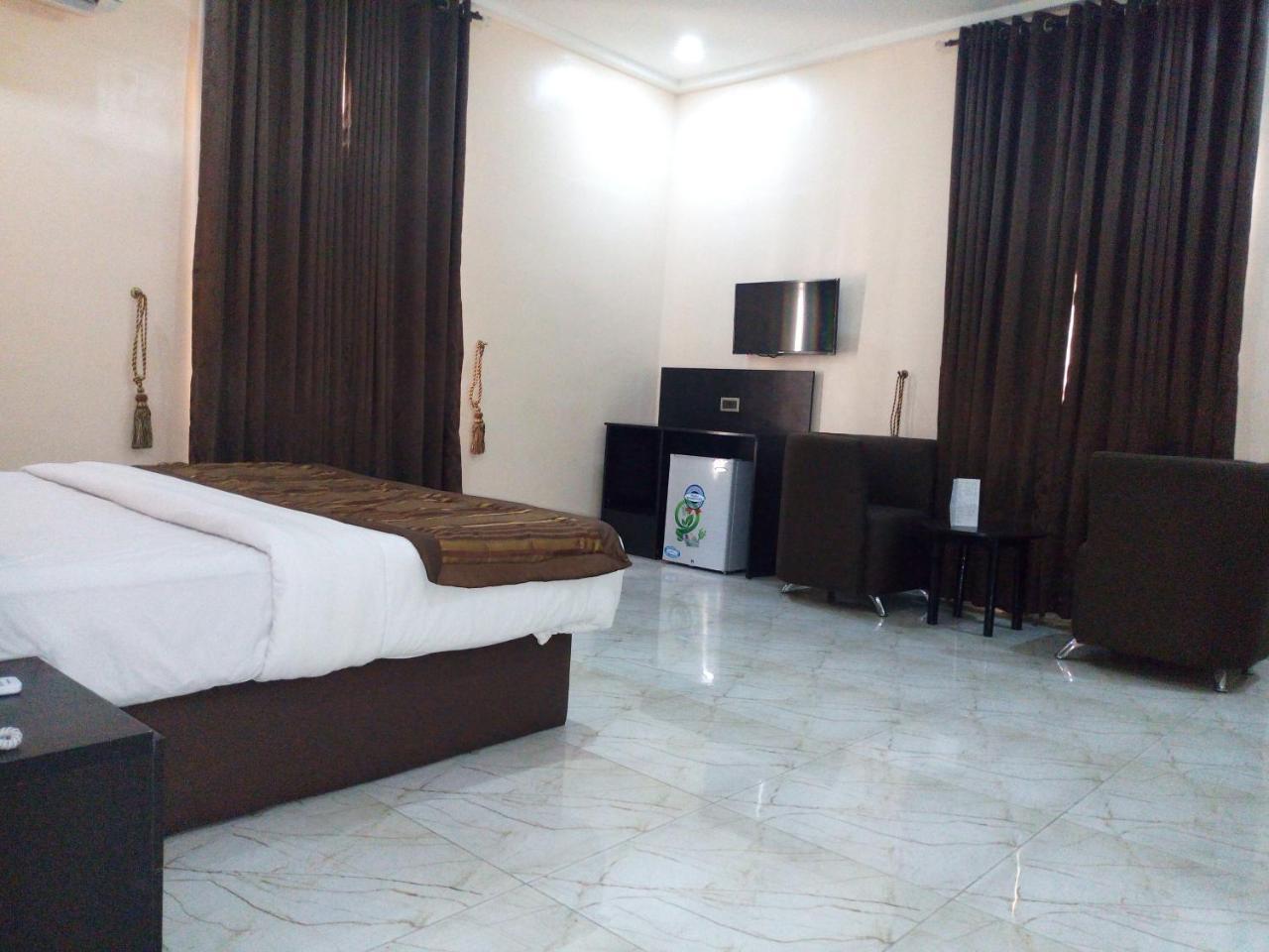 Bana Hotel & Suites Lagos Ngoại thất bức ảnh