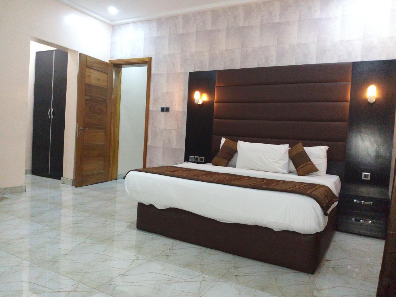 Bana Hotel & Suites Lagos Ngoại thất bức ảnh