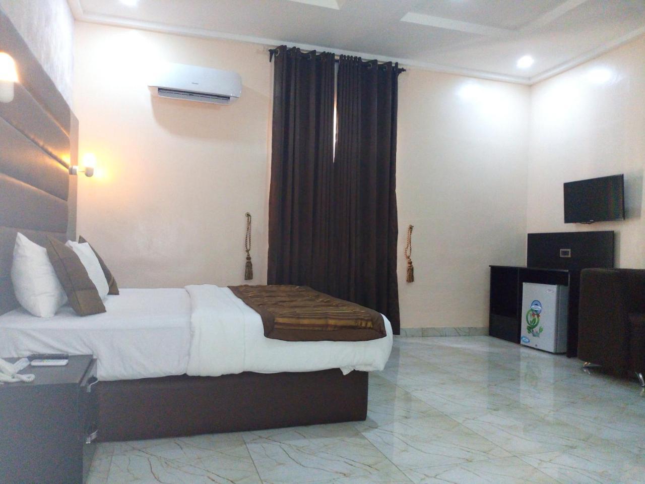 Bana Hotel & Suites Lagos Ngoại thất bức ảnh