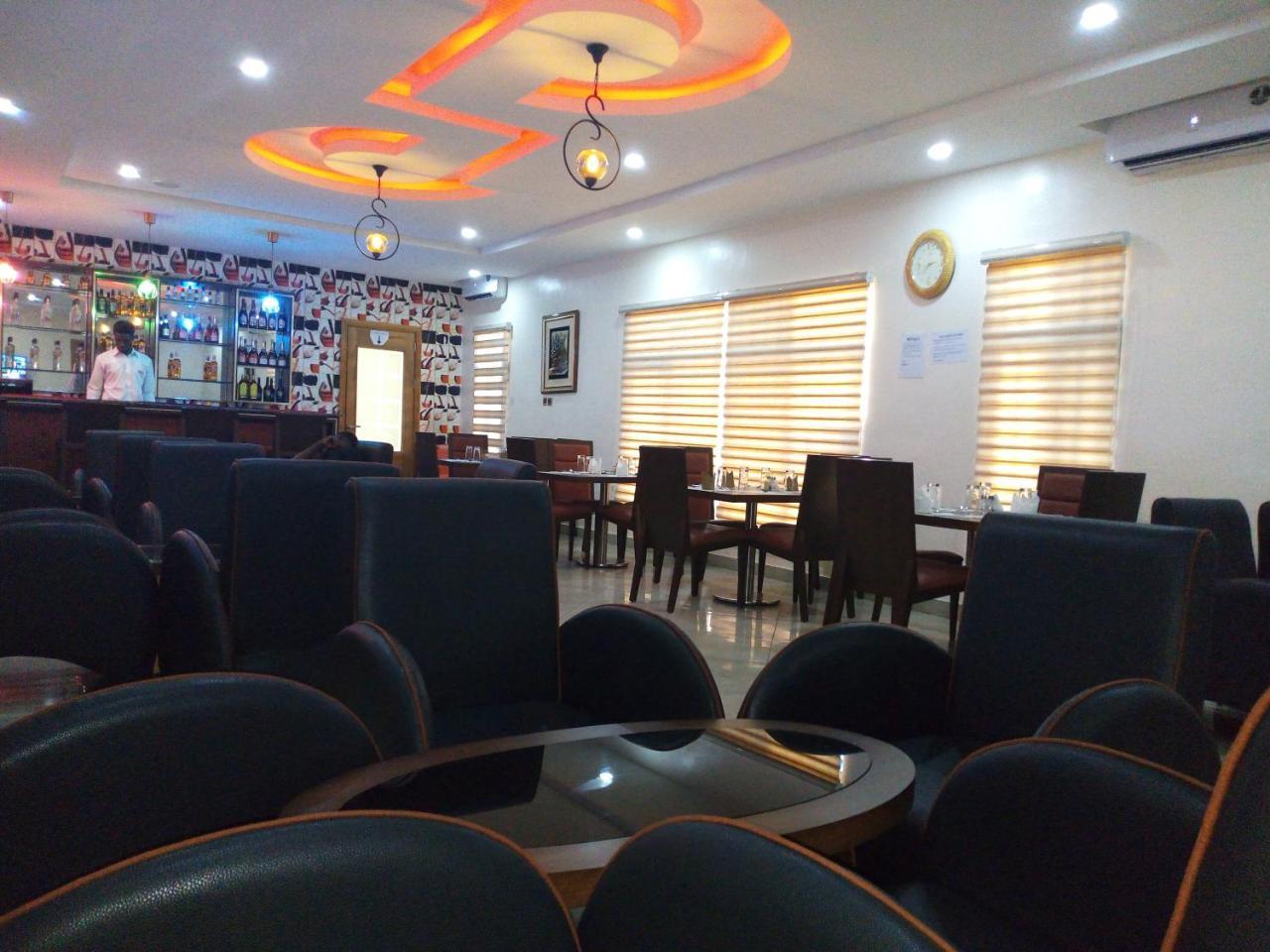 Bana Hotel & Suites Lagos Ngoại thất bức ảnh